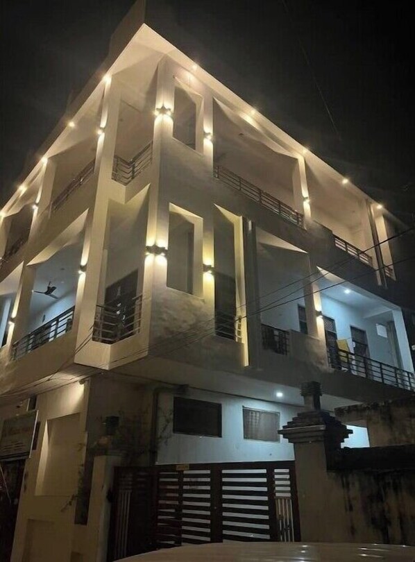 Exterior - 3BK Luxury stay at Kanti Villa Ground floor (Varanasi)