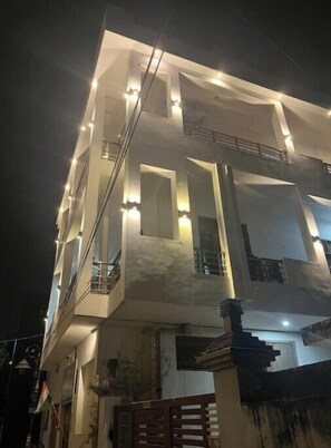 Exterior - 3BK Luxury stay at Kanti Villa Ground floor (Varanasi)