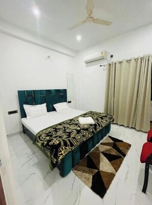 1 bedroom, WiFi - 1BHK Suite- 202@ Kanti Villa -MahaShiva Retreat (Varanasi)