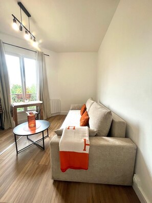 Living area - Appartement 5 Personnes à 10min à Pied du Stade de France et à 15 min de Paris (Saint-Denis)