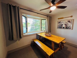 Dining - Chicagon Lakefront cottage in Michigan’s upper peninsula (Crystal Falls)