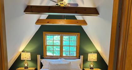 Chalet near Breweries, Wineries, Outlets, Raceway & Water Parks PET FRIENDLY!
