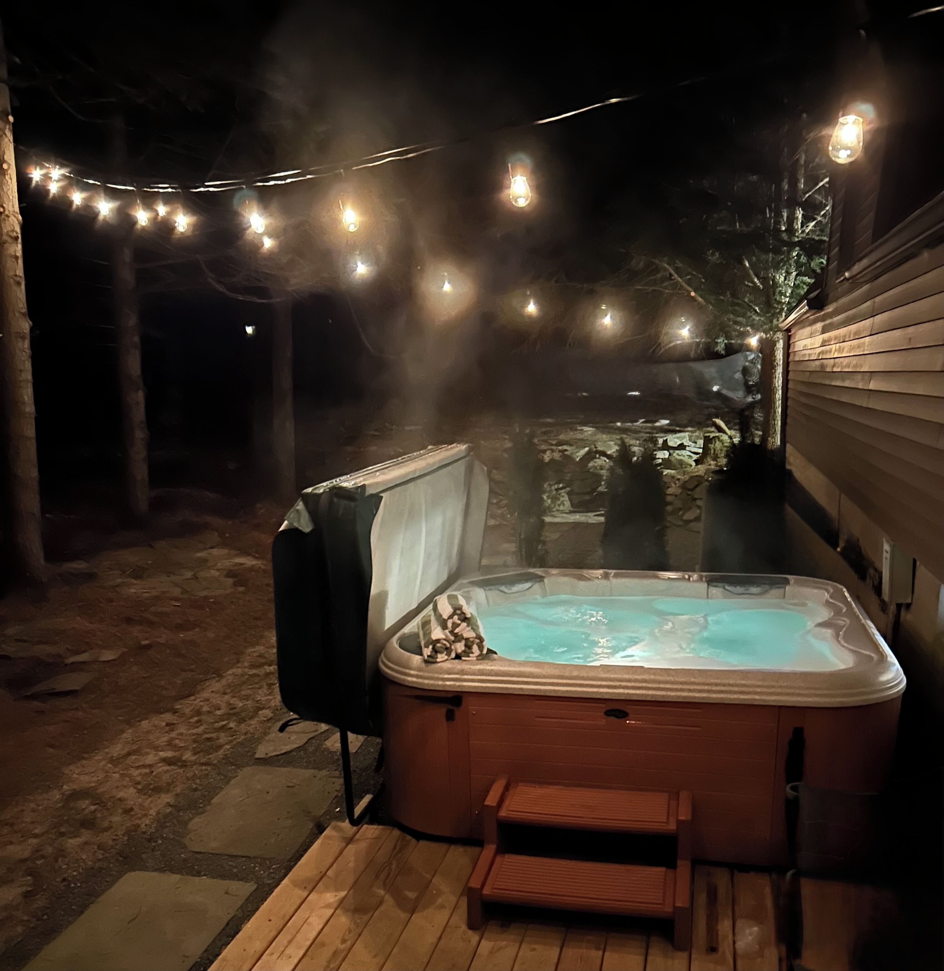 Outdoor spa tub