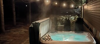 Chalet near Breweries, Wineries, Outlets, Raceway & Water Parks PET FRIENDLY!