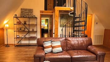 Smart TV, chimenea, estéreo