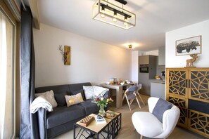 Living area - 2nd floor, fitness, swimming pool, sauna, hammam, terrace, tv, ski locker, 43m², Alpe d'Huez (Huez)