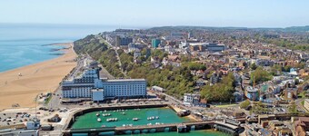 Alojamiento de 3 habitaciones en Cheriton, near Folkestone