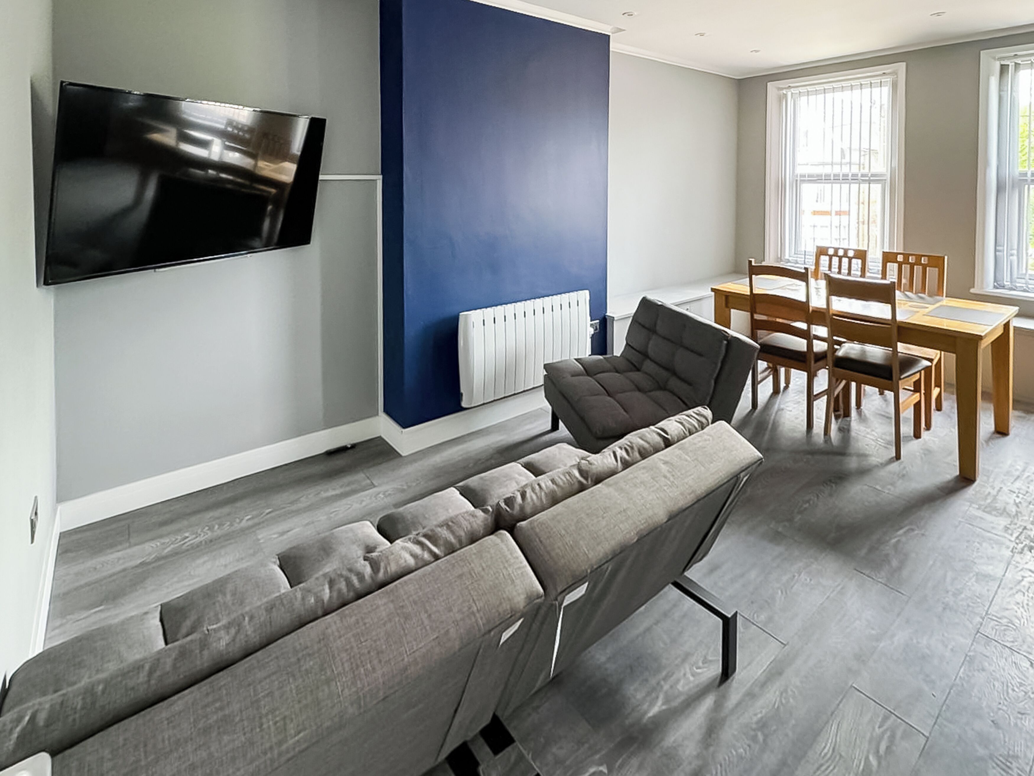 Minutes From Folkestone Central Station And Modern Flat With Three Bedrooms. - Kent