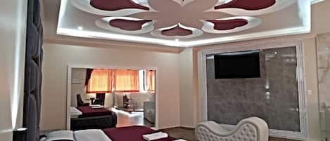 Luxury Room | Laptop workspace, free WiFi