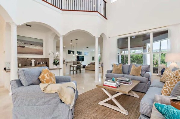 TV, offices - Gregory Place - Dine Alfresco by the Pool in South End Sophistication (West Palm Beach)