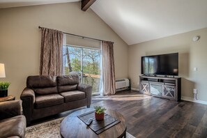 Smart TV, fireplace, video games, computer monitors - Aloha Forest Retreat- Private Decks, Walk to Pool, Serene Views, BBQ 3bed/3bath (Osage Beach)