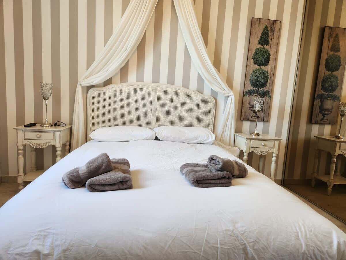 15 chambres, fer et planche à repasser, Wi-Fi