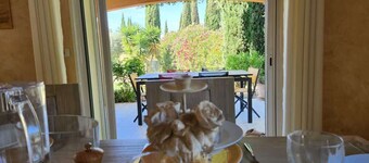 Charming villa with landscaped garden and swimming pool