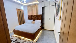 3 bedrooms, free WiFi, bed sheets