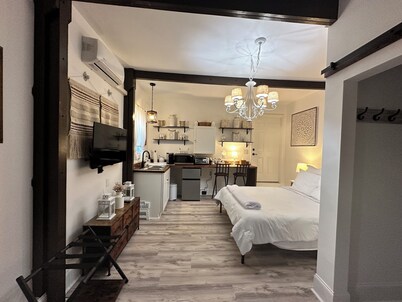 Our studio is very well located in Matthews, just 10 minutes from Charlotte.