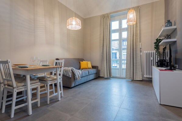 Living area - Einaudi Apartment by Wonderful Italy (Turin)