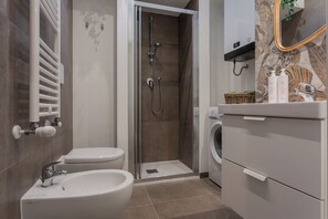 Apartment | Bathroom | Shower, rainfall showerhead, free toiletries, hair dryer - Einaudi Apartment by Wonderful Italy (Turin)