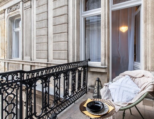 5 Minuten vom Parliament und Stadtpark Entfernt- Apartment mit Terrasse!