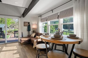 TV connectée, cheminée, jeux vidéo