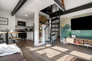 Smart-TV, Kamin, Videospiele