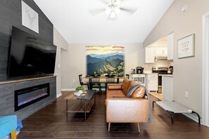 TV connectée, cheminée, jeux vidéo