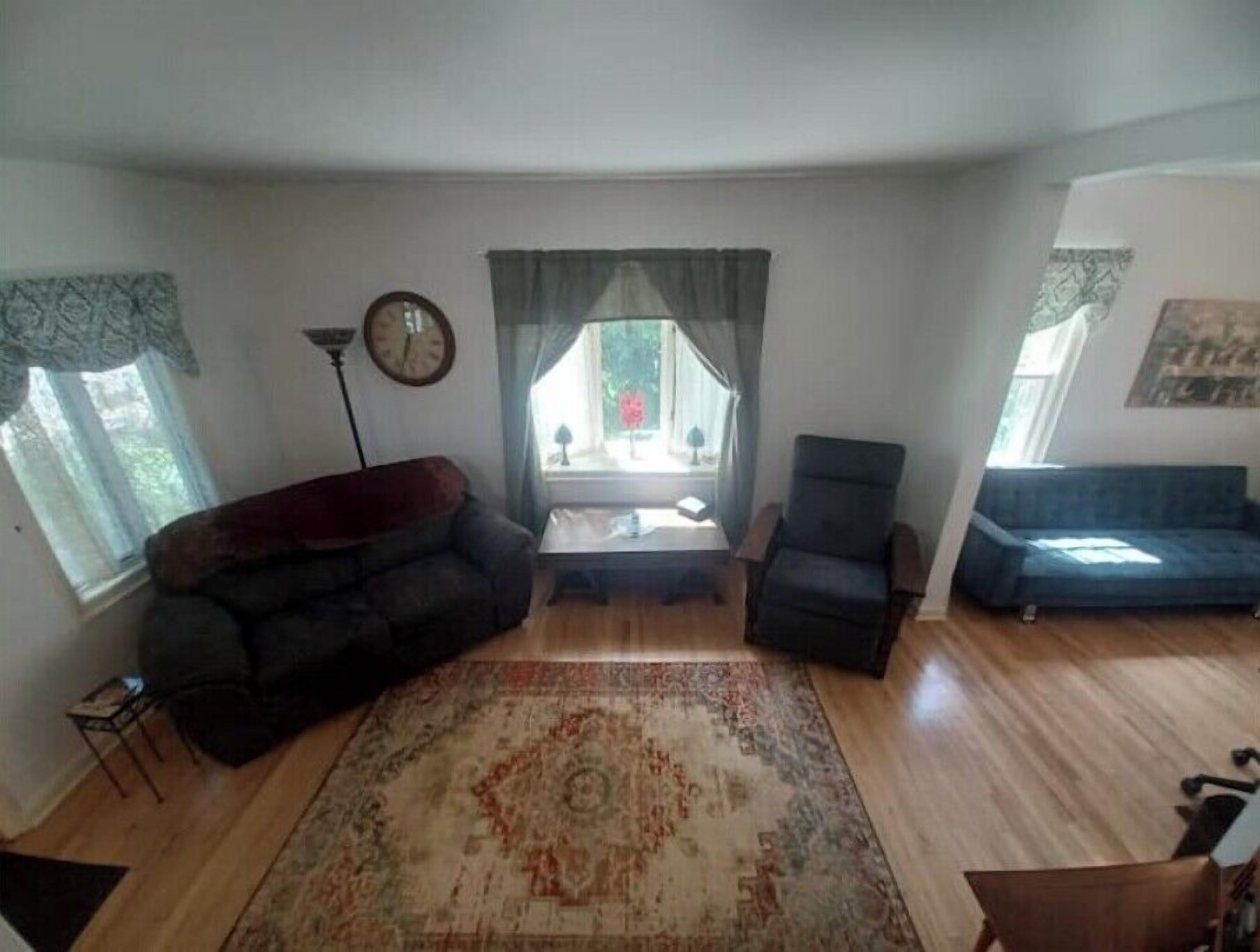 TV, livros, biblioteca musical