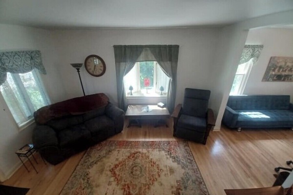 TV, livros, biblioteca musical