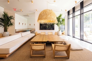 Lobby lounge