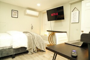 1 dormitorio, tabla de planchar con plancha, wifi y ropa de cama