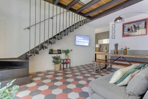 ا لمنشأة من الداخل