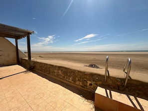 On the beach - House in front of the sea and nature of Fleury (Fleury)