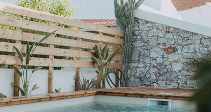 Casa de Vila no Meio de Parque Natural. Relaxe Entre a Natureza e a Piscina