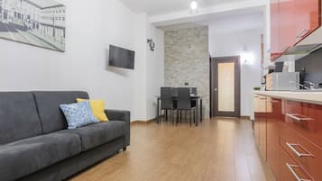 Apartment | Private kitchen | Full-sized fridge, microwave, oven, stovetop