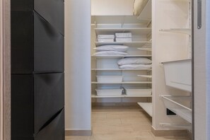 Apartment | Wardrobe - Modern House Santa Rita (Turin)