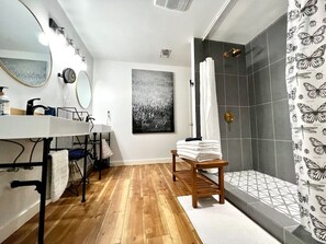 Hårføner og håndklær