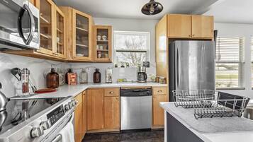 Mikrowelle, Ofen, Herdplatte, Geschirrspüler