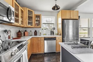 Micro-ondes, four, plaque de cuisson, lave-vaisselle