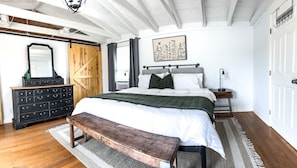 3 bedrooms, desk, iron/ironing board, free WiFi