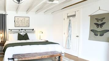 3 bedrooms, desk, iron/ironing board, free WiFi