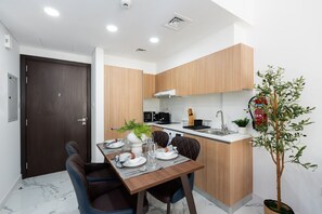 Apartment | 1 bedroom - Urban 1BR in Masdar City w Pool View Balcony (Abu Dhabi)