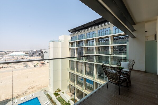 Apartment | 1 bedroom - Urban 1BR in Masdar City w Pool View Balcony (Abu Dhabi)