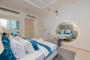 House | 1 bedroom - Sophisticated 1BR Palm Apt w Beach Access (Dubai)