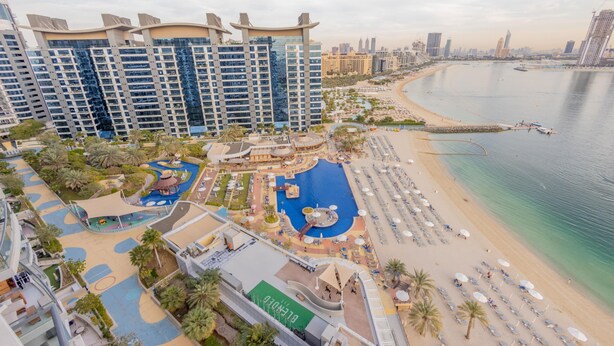 House | 1 bedroom - Sophisticated 1BR Palm Apt w Beach Access (Dubai)