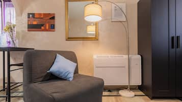 Monolocale Basic | Soggiorno | TV 35 pollici con canali digitali