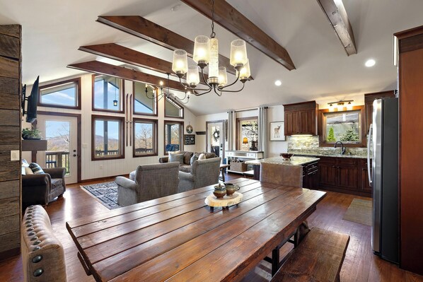 Interior - Chalet with sweeping mountain views near Blowing Rock and Boone (Blowing Rock)