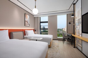 In-room safe, desk, laptop workspace, blackout drapes - Hilton Garden Inn Beijing Huaxiang Tiantan Hospital (Beijing)