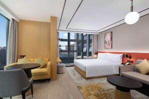 Deluxe Room | Living area | 55-inch LED TV with satellite channels - Hilton Garden Inn Beijing Huaxiang Tiantan Hospital (Beijing)