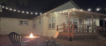 Sweet Retreat w/ Fire Pit, Near Downtown & Golf