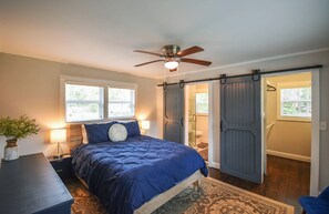 4 bedrooms, desk, iron/ironing board, free WiFi