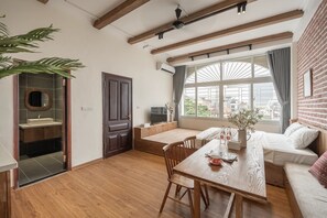 ملاءات من القطن المصري وأغطية فراش متميزة وألحفة محشوة بالريش